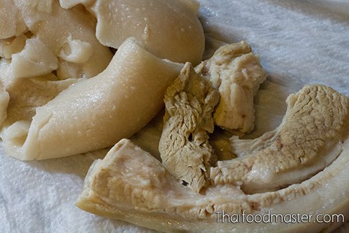 Yam_Pieu_Som_Za-Thaifoodmaster-1 ยำผิวส้มส้า ; Salad of bitter orange peels (sohm saa)