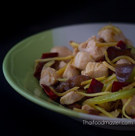 Stir-fried chicken with ginger - gai phat khing – ไก่ผัดขิง