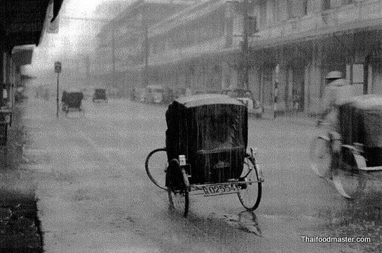 ถนนสี่พระยา (Si Phraya Road) กรุงเทพมหานคร (พระนคร) | Bangkok ถ่ายเมื่อปีค.ศ.1948 (พ.ศ.๒๔๙๑) Photographer: จิตต์ จงมั่นคง (Chitt Chongmankhong)